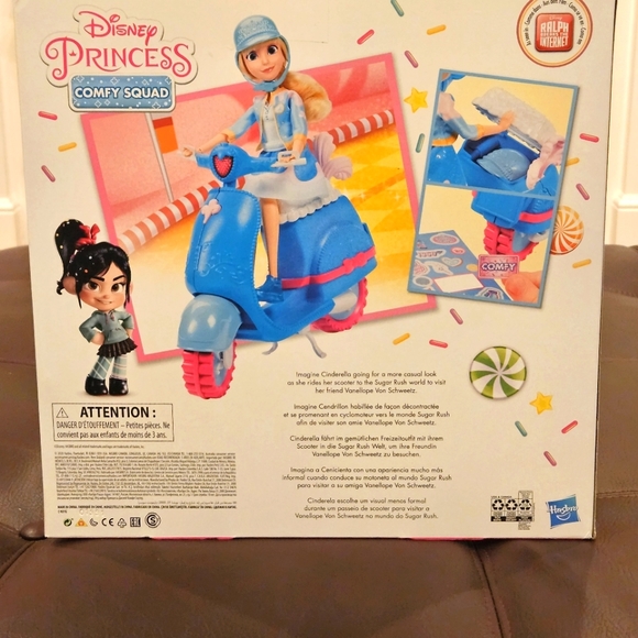 Disney Princess Comfy Squad Cinderella's Sweet Scooter - Picture 2 of 4